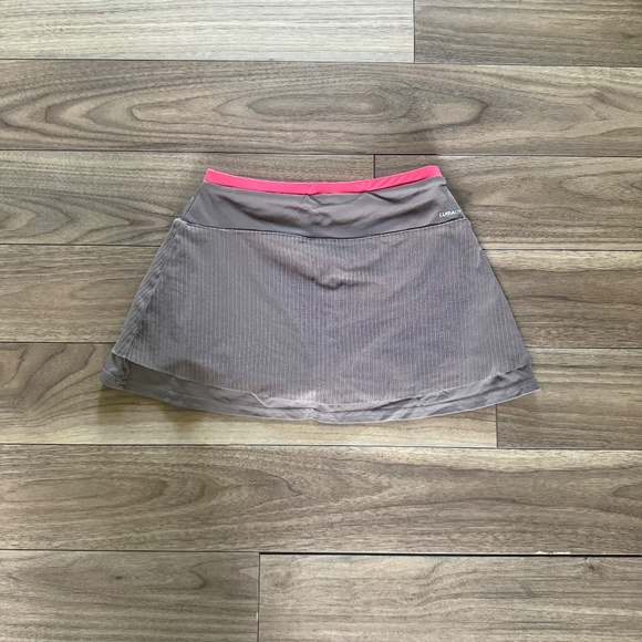 Adidas ClimaCool Skirt | Size XS | Taupe w/ Hot Pink Accent - Picture 3 of 7